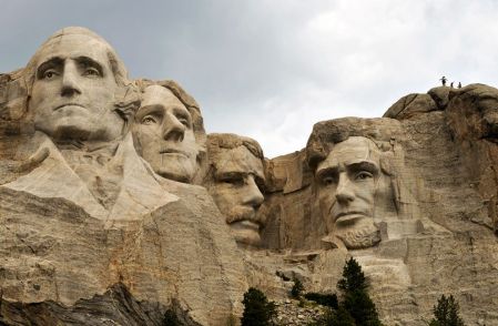 mount-rushmore-national-monument_35399_990x742
